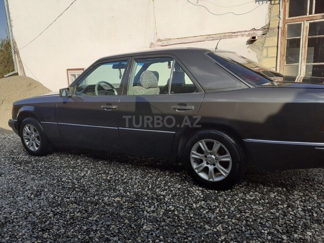 Mercedes E 200 1992, 445,000 km - 2.0 l - Quba