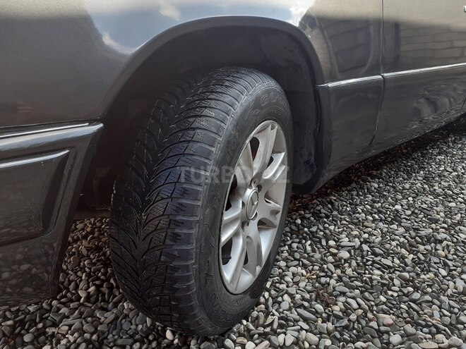 Mercedes E 200 1992, 445,000 km - 2.0 l - Quba