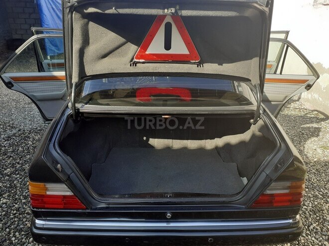 Mercedes E 200 1992, 445,000 km - 2.0 l - Quba