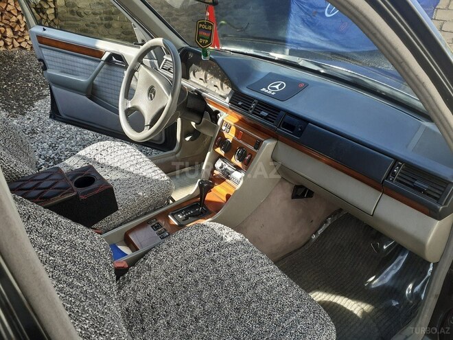 Mercedes E 200 1992, 445,000 km - 2.0 l - Quba
