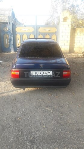Opel Vectra 1990, 245,000 km - 1.6 l - Bərdə