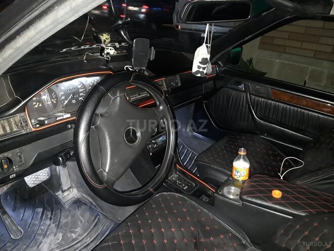 Mercedes E 220 1987, 251,869 km - 2.6 l - Xırdalan