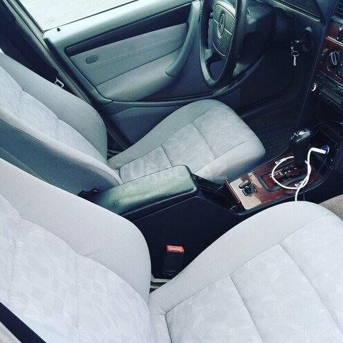 Mercedes C 180 1998, 327,000 km - 1.8 l - Qəbələ