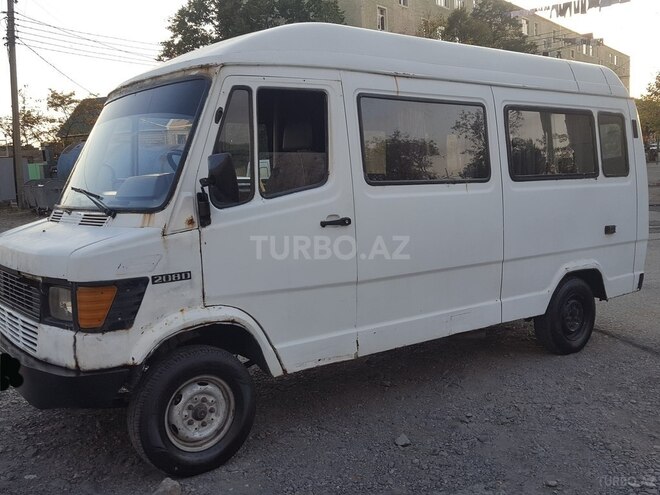 Mercedes 208 D 1995, 470,000 km - 2.3 l - Zaqatala