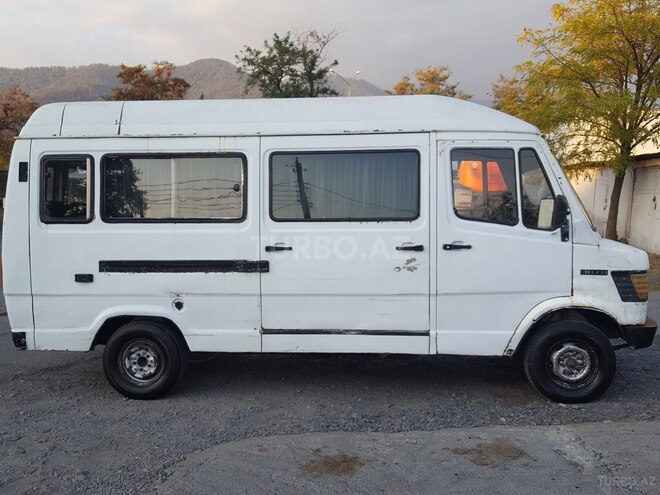 Mercedes 208 D 1995, 470,000 km - 2.3 l - Zaqatala