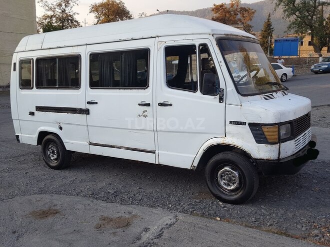 Mercedes 208 D 1995, 470,000 km - 2.3 l - Zaqatala
