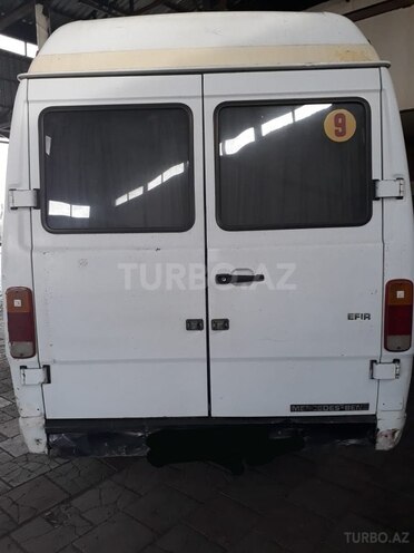 Mercedes 208 D 1995, 470,000 km - 2.3 l - Zaqatala