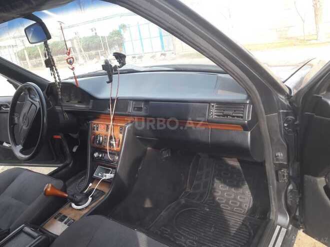 Mercedes E 250 1993, 246,000 km - 2.5 l - Bakı