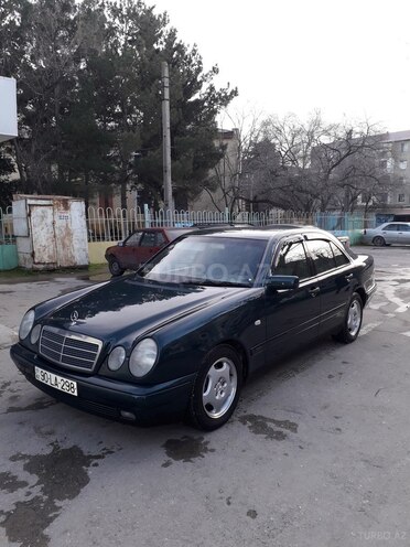 Mercedes E 240 1998, 241,000 km - 2.4 l - Sumqayıt
