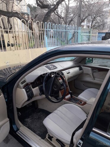 Mercedes E 240 1998, 241,000 km - 2.4 l - Sumqayıt