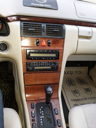 Mercedes E 240 1998, 241,000 km - 2.4 l - Sumqayıt