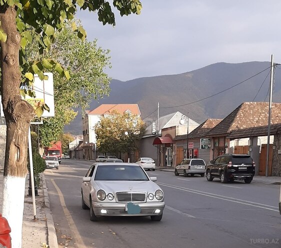 Mercedes E 320 1998, 245,463 km - 1.7 l - Qax