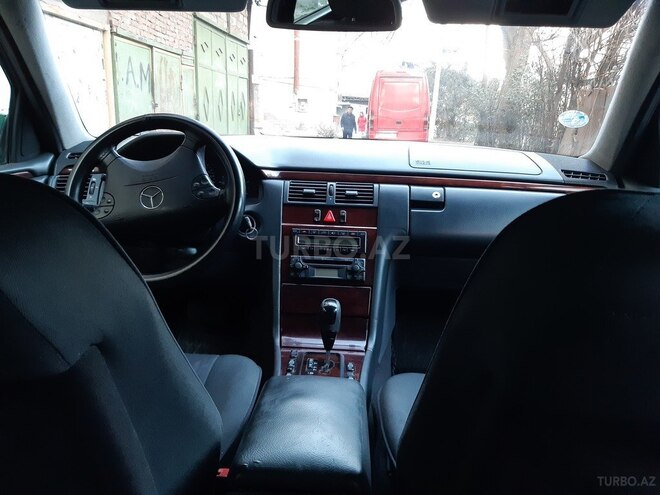 Mercedes E 220 2000, 433,000 km - 2.2 l - Gəncə