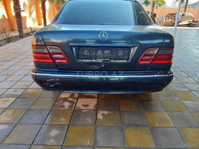 Mercedes E 270 2001, 387,500 km - 2.7 l - Bərdə