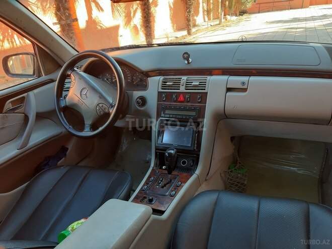Mercedes E 270 2001, 387,500 km - 2.7 l - Bərdə