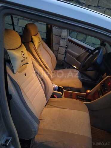 Mercedes E 220 1993, 250,000 km - 2.2 l - Bakı