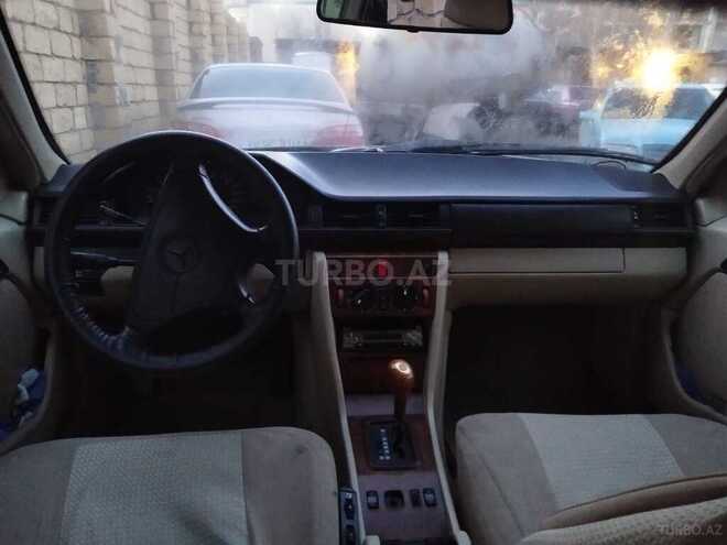 Mercedes E 220 1993, 250,000 km - 2.2 l - Bakı