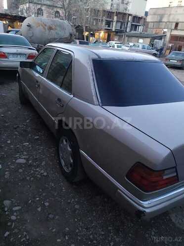 Mercedes E 220 1993, 250,000 km - 2.2 l - Bakı
