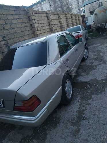 Mercedes E 220 1993, 250,000 km - 2.2 l - Bakı