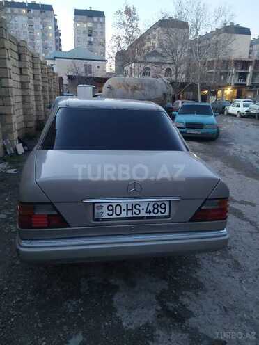 Mercedes E 220 1993, 250,000 km - 2.2 l - Bakı