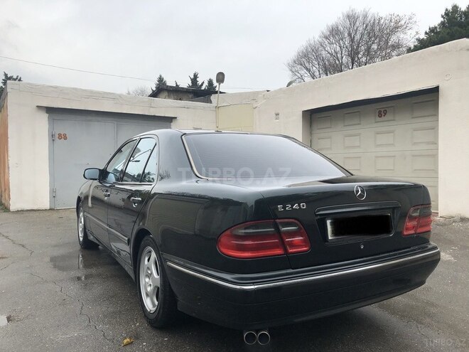 Mercedes E 240 1999, 175,342 km - 2.6 l - Bakı