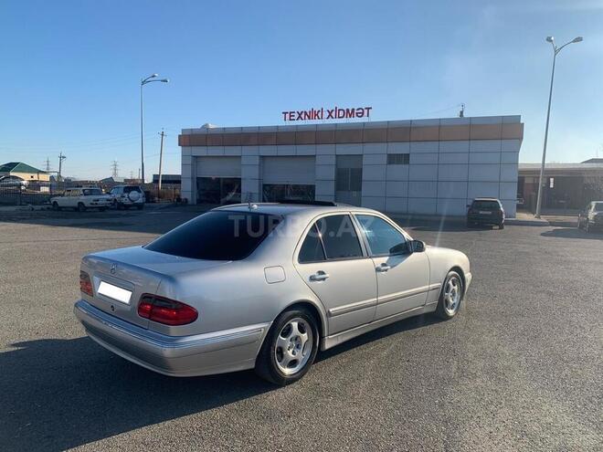 Mercedes E 220 2000, 194,700 km - 2.2 l - Bakı