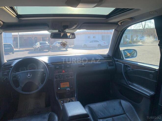 Mercedes E 220 2000, 194,700 km - 2.2 l - Bakı