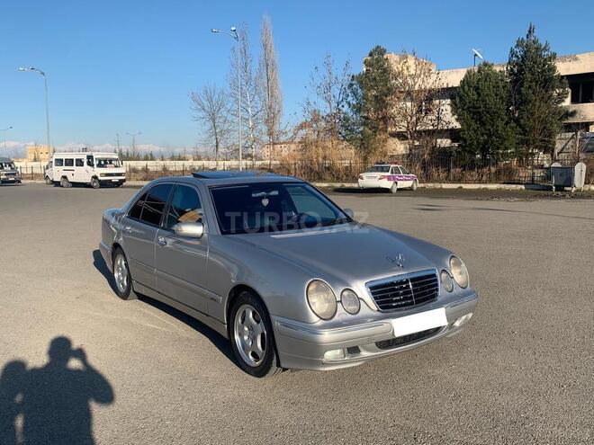 Mercedes E 220 2000, 194,700 km - 2.2 l - Bakı