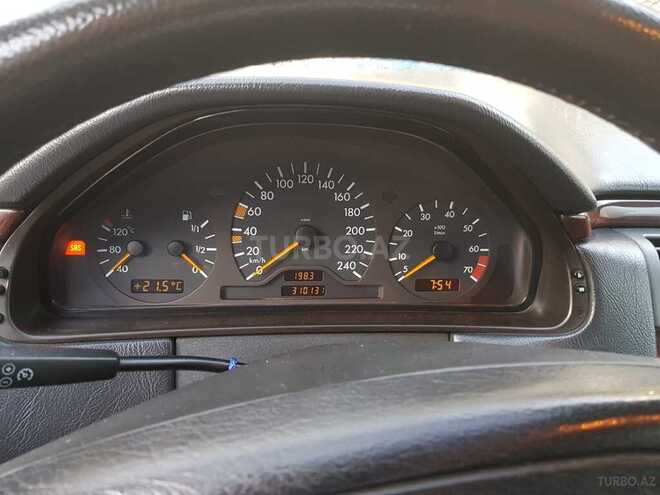 Mercedes E 230 1997, 315,000 km - 2.3 l - Bakı