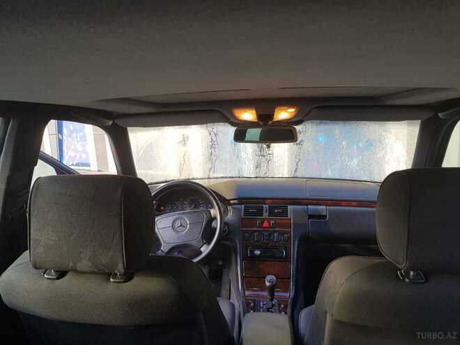 Mercedes E 230 1997, 315,000 km - 2.3 l - Bakı