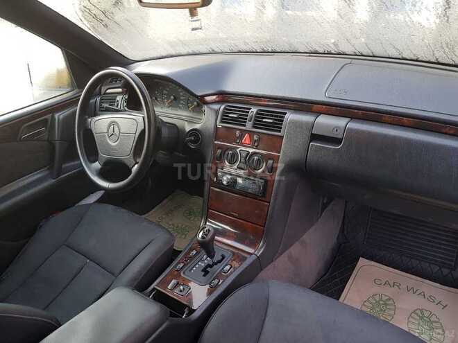 Mercedes E 230 1997, 315,000 km - 2.3 l - Bakı