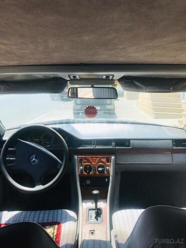 Mercedes E 200 1992, 300,000 km - 2.0 l - Bakı