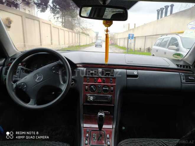Mercedes E 220 2000, 235,107 km - 2.2 l - Bakı