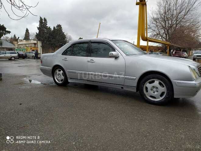 Mercedes E 220 2000, 235,107 km - 2.2 l - Bakı