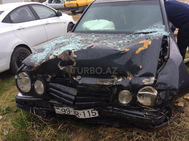 Mercedes E 420 1998, 220,000 km - 4.2 l - Bakı