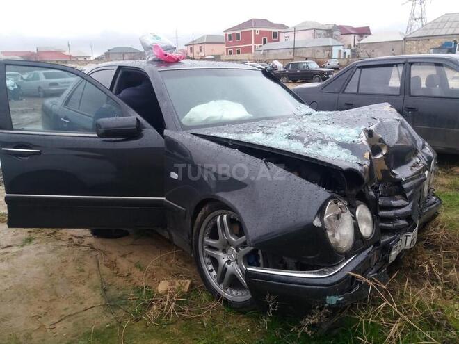 Mercedes E 420 1998, 220,000 km - 4.2 l - Bakı