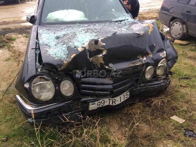 Mercedes E 420 1998, 220,000 km - 4.2 l - Bakı
