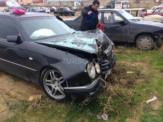 Mercedes E 420 1998, 220,000 km - 4.2 l - Bakı