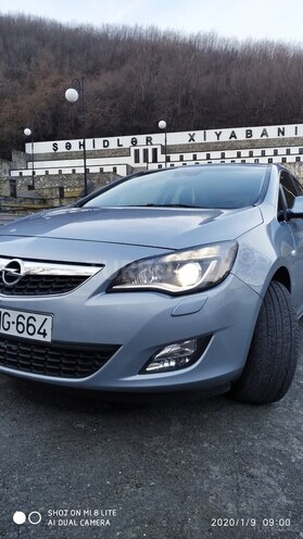 Opel Astra 2011, 110,000 km - 1.6 l - Şəki