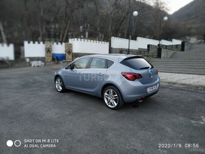 Opel Astra 2011, 110,000 km - 1.6 l - Şəki