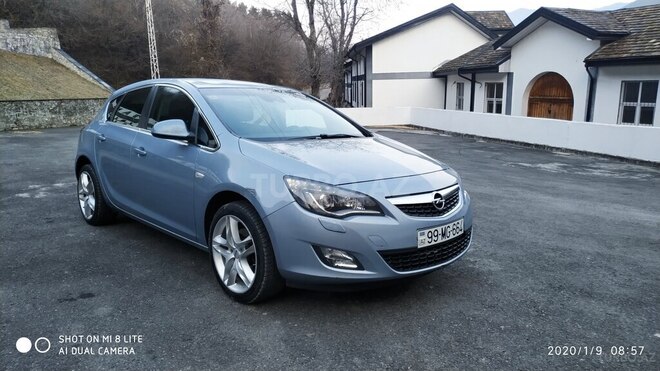 Opel Astra 2011, 110,000 km - 1.6 l - Şəki
