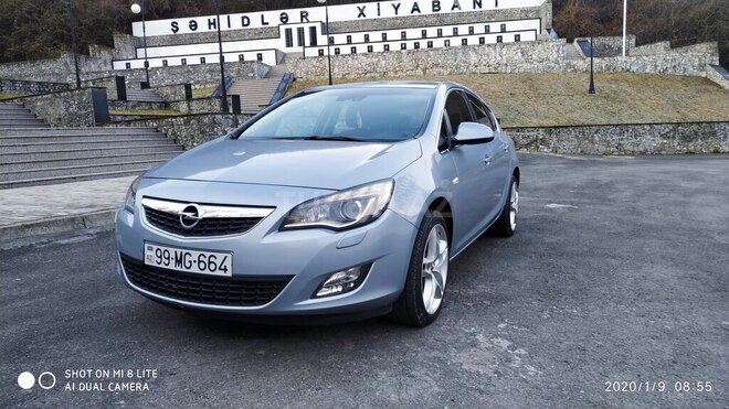 Opel Astra 2011, 110,000 km - 1.6 l - Şəki