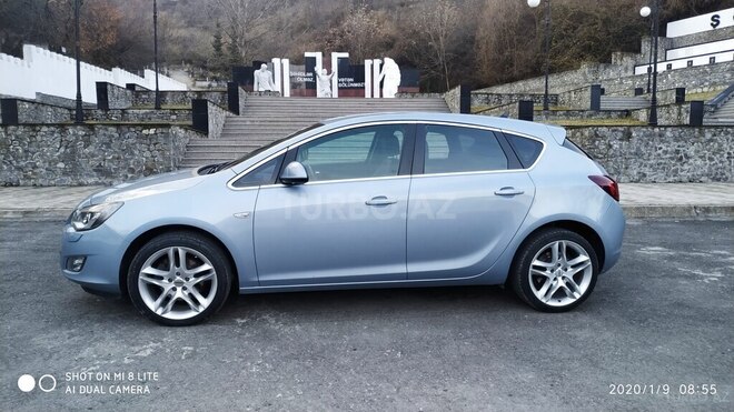 Opel Astra 2011, 110,000 km - 1.6 l - Şəki