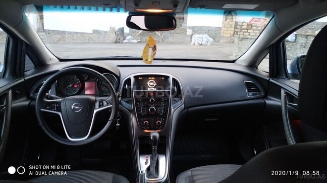 Opel Astra 2011, 110,000 km - 1.6 l - Şəki