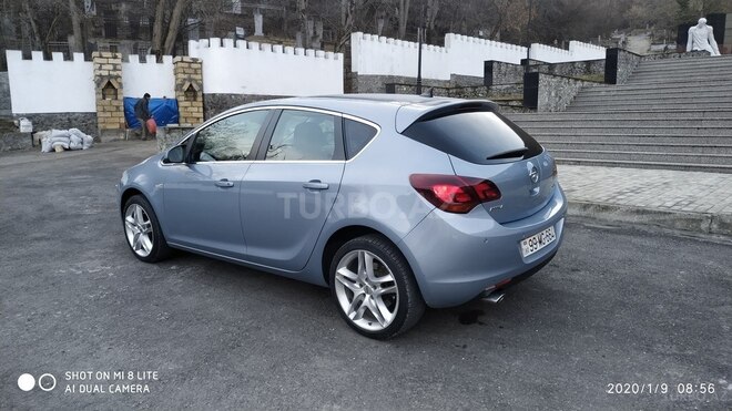 Opel Astra 2011, 110,000 km - 1.6 l - Şəki