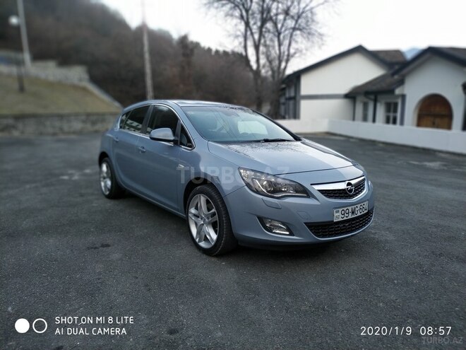 Opel Astra 2011, 110,000 km - 1.6 l - Şəki