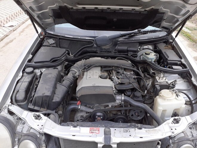 Mercedes E 200 2000, 214,196 km - 2.0 л - Şirvan