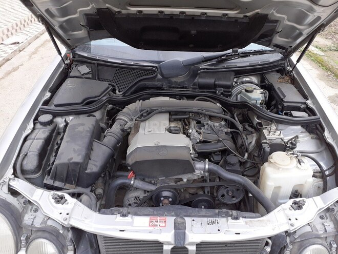 Mercedes E 200 2000, 214,196 km - 2.0 л - Şirvan