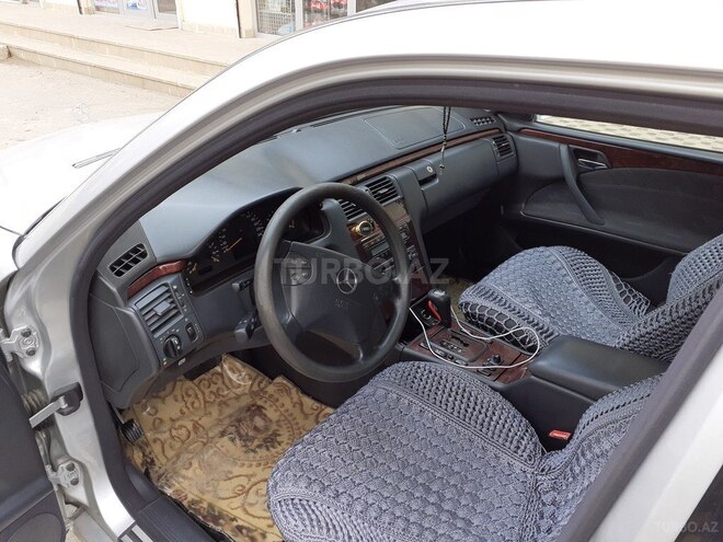 Mercedes E 200 2000, 214,196 km - 2.0 л - Şirvan