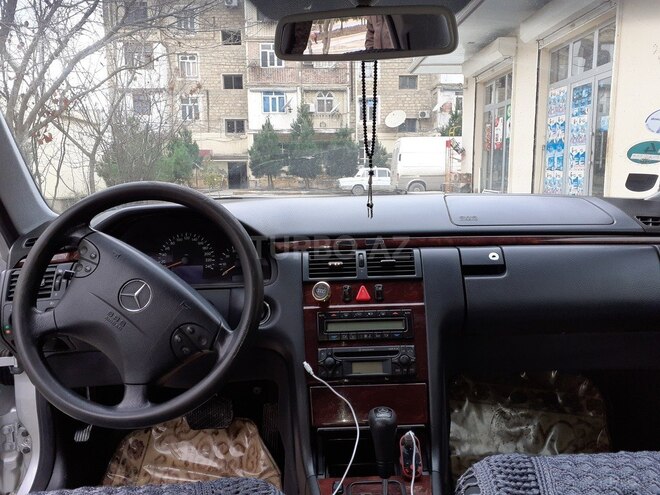 Mercedes E 200 2000, 214,196 km - 2.0 л - Şirvan
